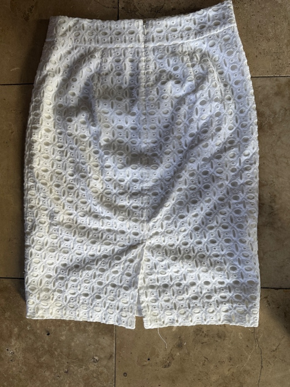 BANANA REPUBLIC ladies, white eyelet, pencil skirt, size 2, tall, perfect cond - Picture 5 of 7